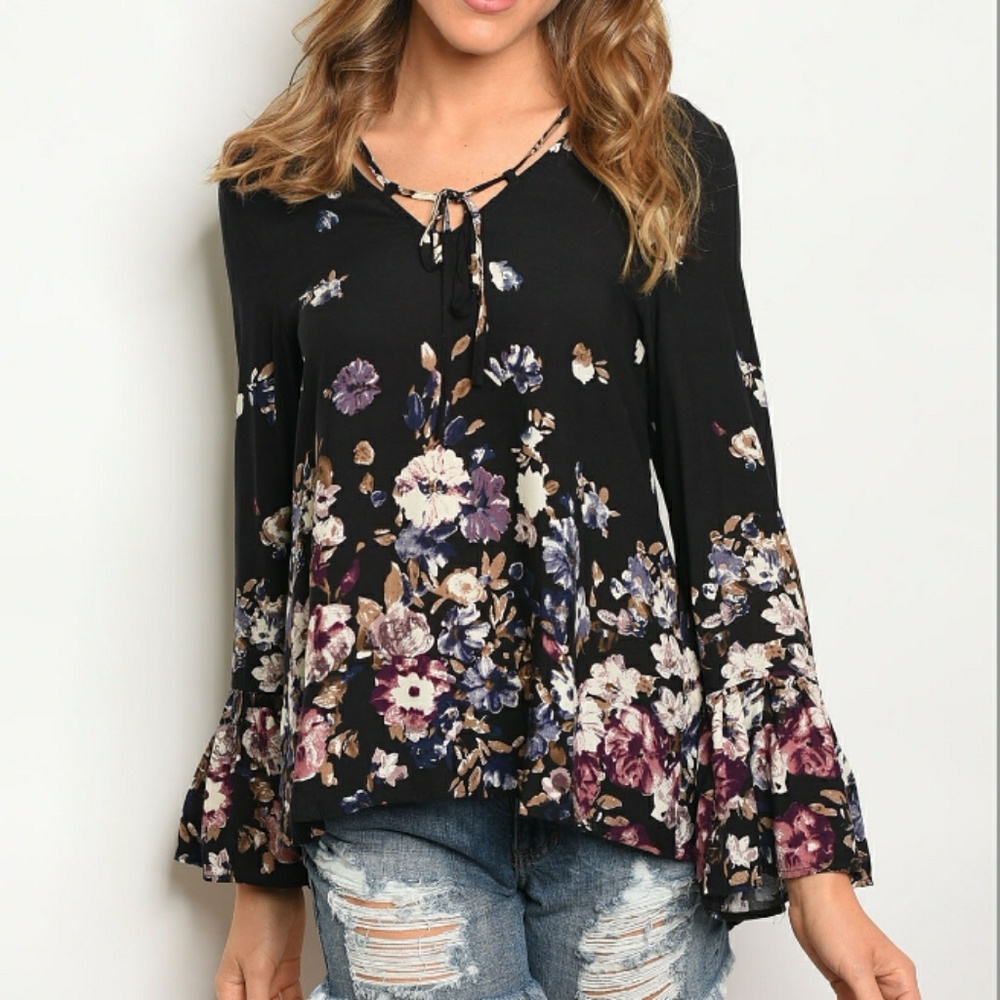3 LEFT - Beautiful Floral Top w/ Bell Sleeves